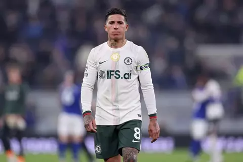 وكيله: إيقاف إنزو فيرنانديز "غير عادل".. وهذا سر تعثر تمديد عقده مع تشيلسي